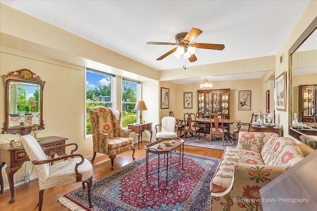 143 Woodstock Avenue, Clarendon Hills, IL 60514