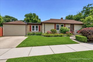 143 Woodstock Avenue, Clarendon Hills, IL 60514