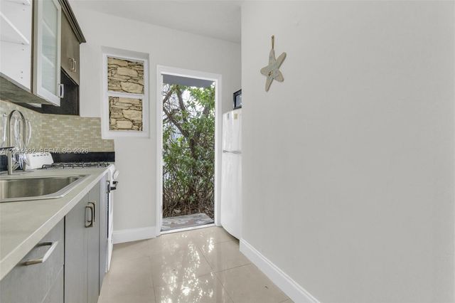 503 75th St 7504, Miami Beach, FL 33141