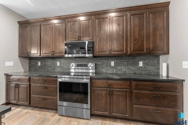 302 W 17th St Street, Dell Rapids, SD 57022