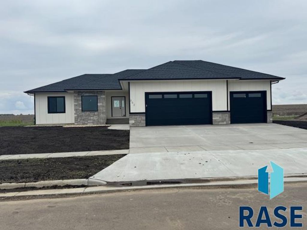 302 W 17th St Street, Dell Rapids, SD 57022