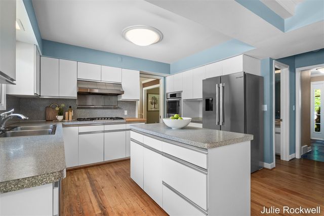 1433 Sherwood Avenue, Grand Rapids, MI 49506