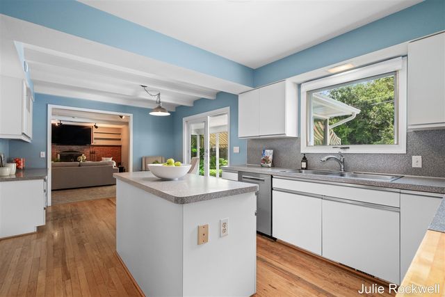 1433 Sherwood Avenue, Grand Rapids, MI 49506