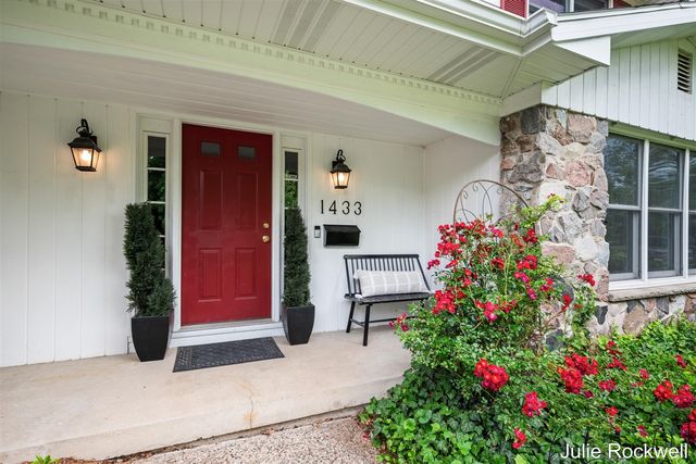 1433 Sherwood Avenue, Grand Rapids, MI 49506