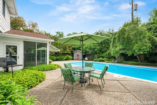 1433 Sherwood Avenue, Grand Rapids, MI 49506