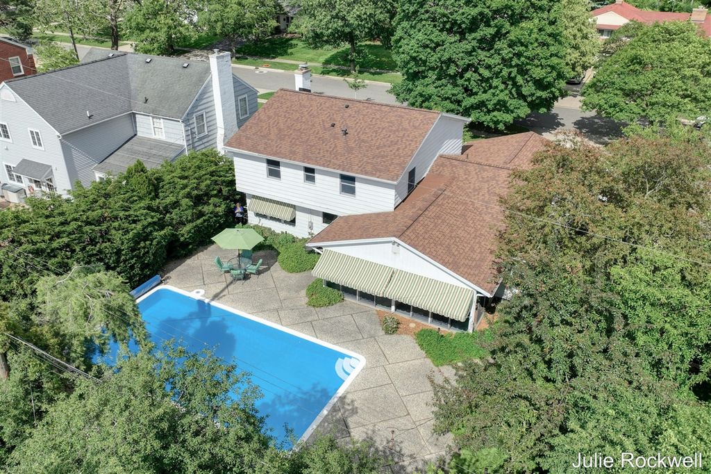 1433 Sherwood Avenue, Grand Rapids, MI 49506