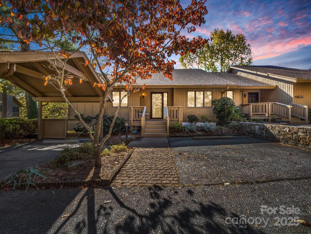 502 Live Oak Lane, Hendersonville, NC 28791