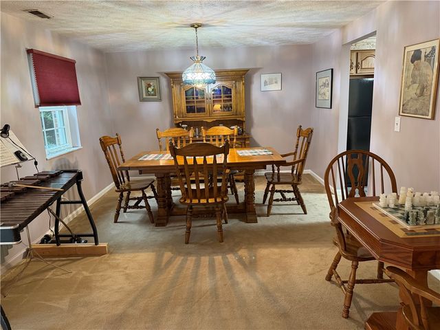 105 Woodstone Ln 61, New Kensington, PA 15068