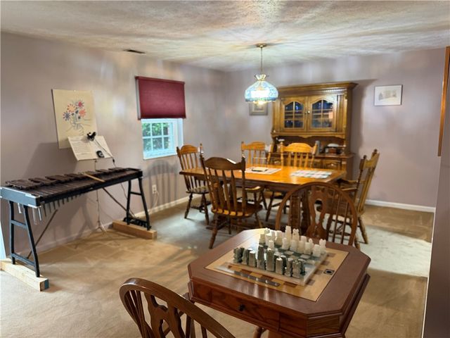 105 Woodstone Ln 61, New Kensington, PA 15068