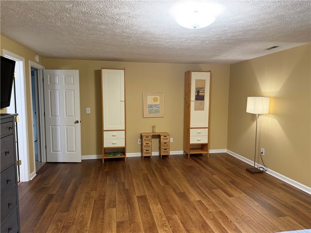 105 Woodstone Ln 61, New Kensington, PA 15068