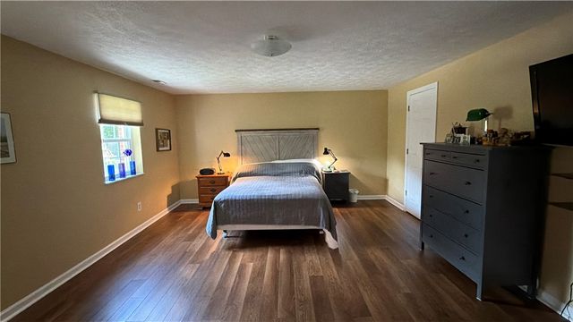 105 Woodstone Ln 61, New Kensington, PA 15068
