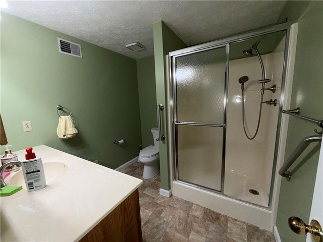 105 Woodstone Ln 61, New Kensington, PA 15068