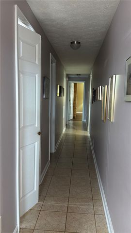 105 Woodstone Ln 61, New Kensington, PA 15068