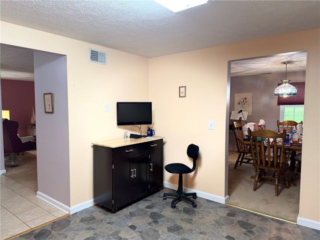 105 Woodstone Ln 61, New Kensington, PA 15068