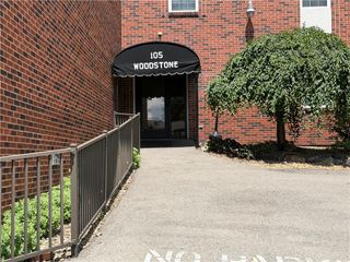 105 Woodstone Ln 61, New Kensington, PA 15068