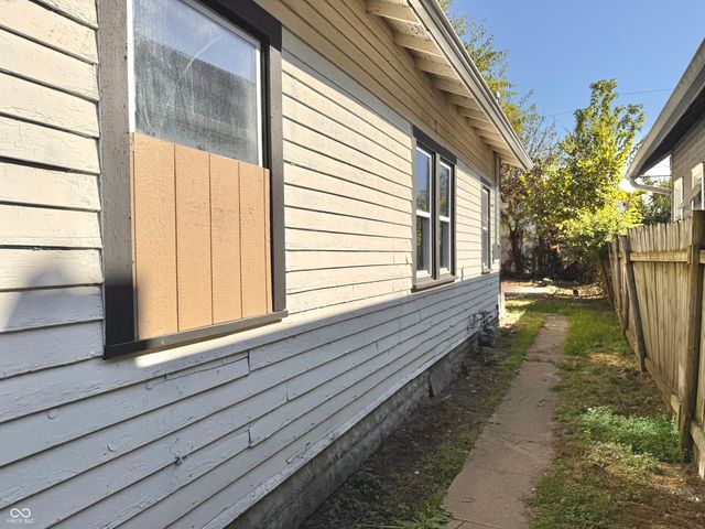 805 N Goodlet Avenue, Indianapolis, IN 46222