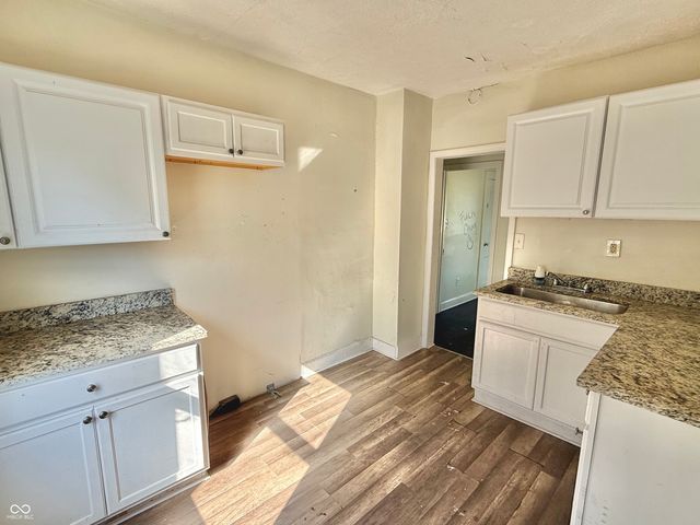 805 N Goodlet Avenue, Indianapolis, IN 46222