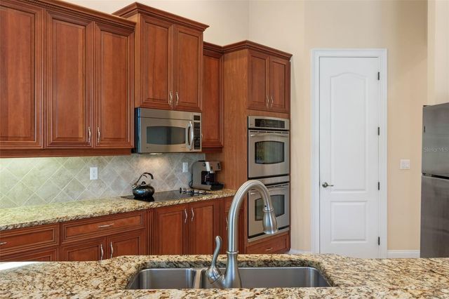 30 LAKESIDE DRIVE, Palm Coast, FL 32137