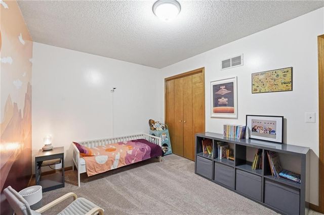 1147 E Sheridan Bridge Lane, Olathe, KS 66062
