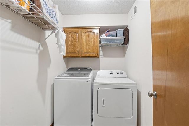 1147 E Sheridan Bridge Lane, Olathe, KS 66062