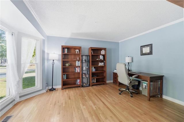 1147 E Sheridan Bridge Lane, Olathe, KS 66062