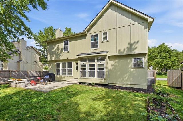 1147 E Sheridan Bridge Lane, Olathe, KS 66062