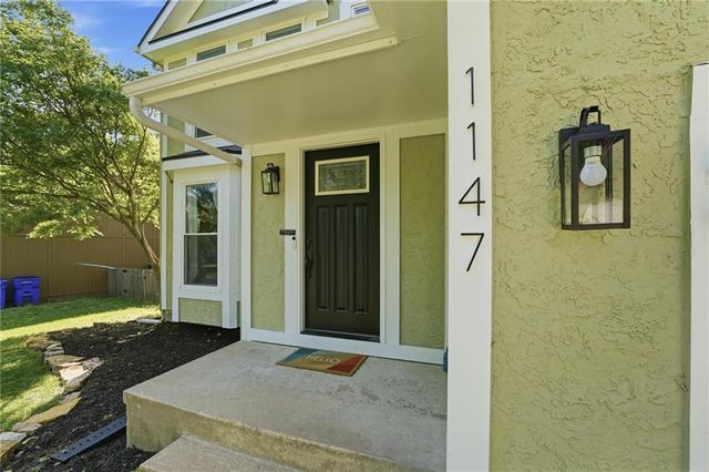 1147 E Sheridan Bridge Lane, Olathe, KS 66062