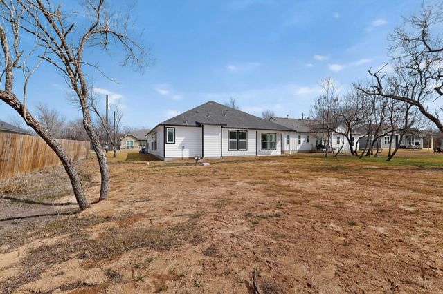 133 Kawainui LN, Bastrop, TX 78602