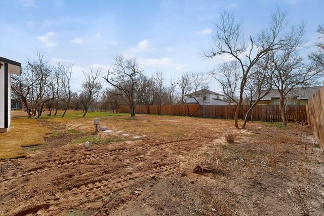 133 Kawainui LN, Bastrop, TX 78602