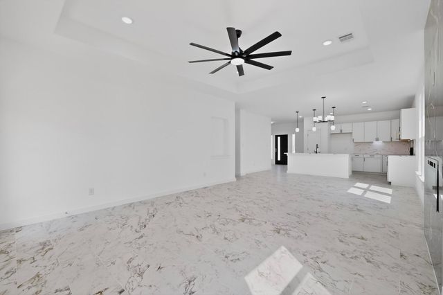 133 Kawainui LN, Bastrop, TX 78602