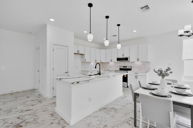 133 Kawainui LN, Bastrop, TX 78602