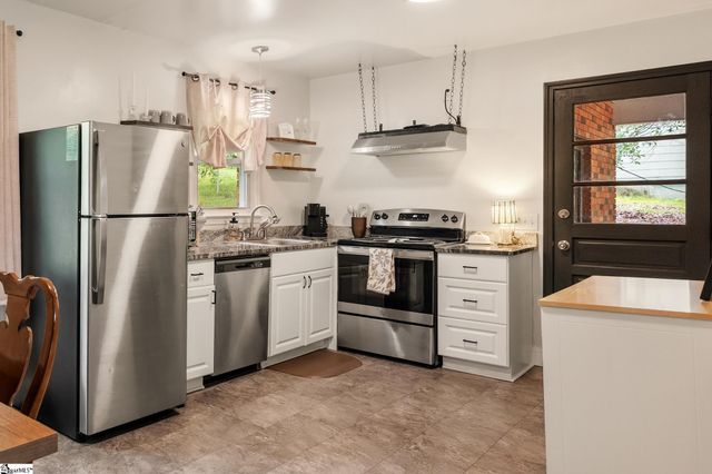 203 E 2nd Avenue, Easley, SC 29640