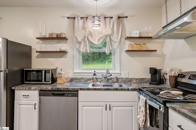 203 E 2nd Avenue, Easley, SC 29640
