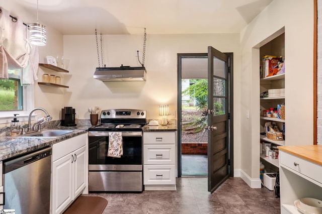 203 E 2nd Avenue, Easley, SC 29640