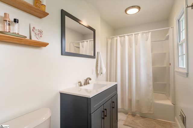 203 E 2nd Avenue, Easley, SC 29640