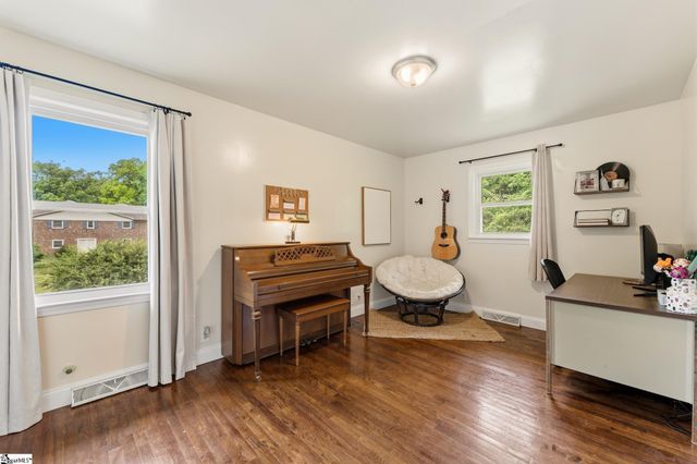 203 E 2nd Avenue, Easley, SC 29640