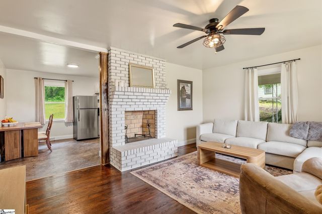 203 E 2nd Avenue, Easley, SC 29640