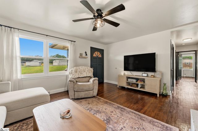 203 E 2nd Avenue, Easley, SC 29640