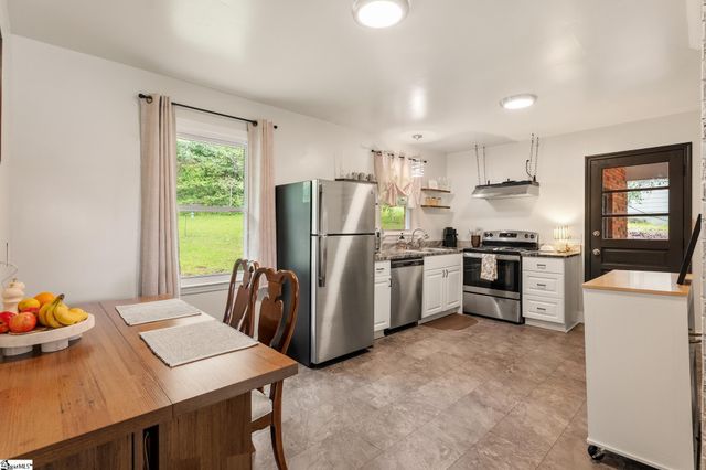 203 E 2nd Avenue, Easley, SC 29640