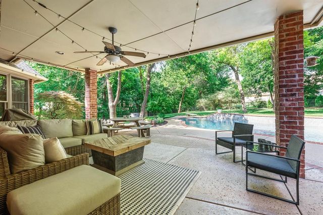 3824 Deerbrook Court, Edmond, OK 73003