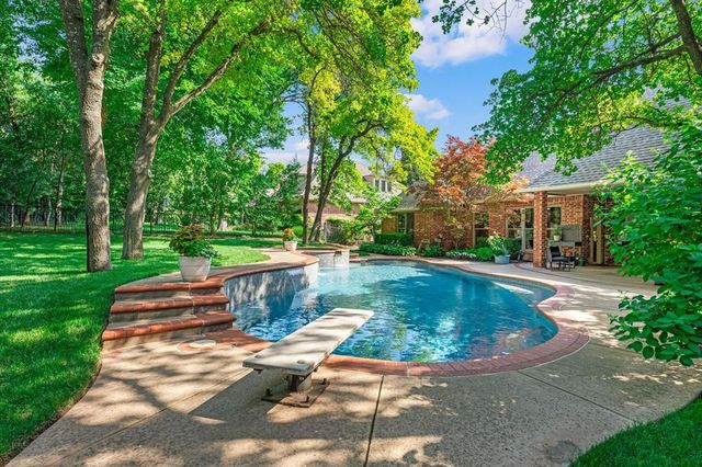 3824 Deerbrook Court, Edmond, OK 73003