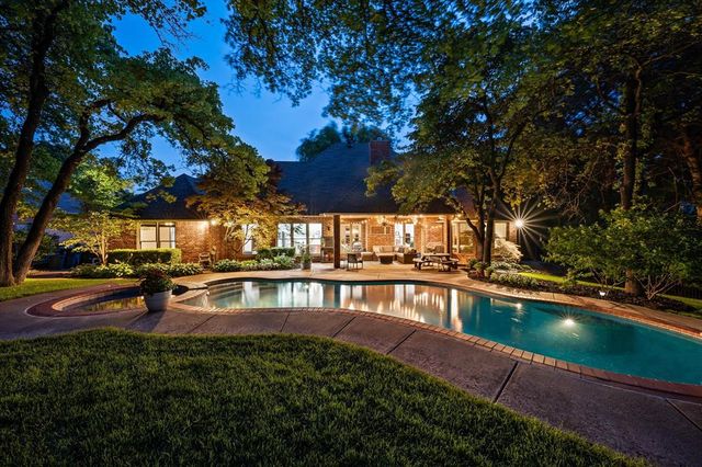 3824 Deerbrook Court, Edmond, OK 73003