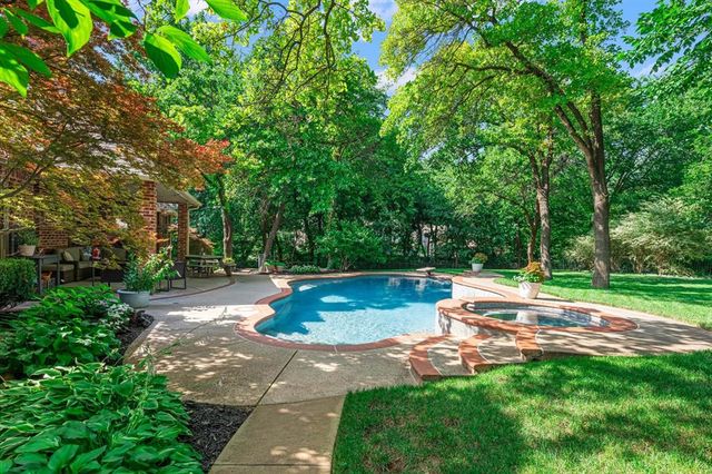 3824 Deerbrook Court, Edmond, OK 73003