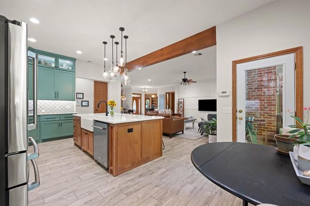 3824 Deerbrook Court, Edmond, OK 73003