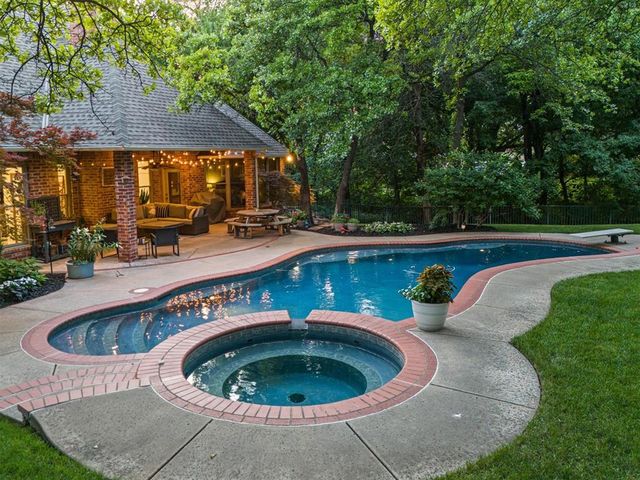 3824 Deerbrook Court, Edmond, OK 73003