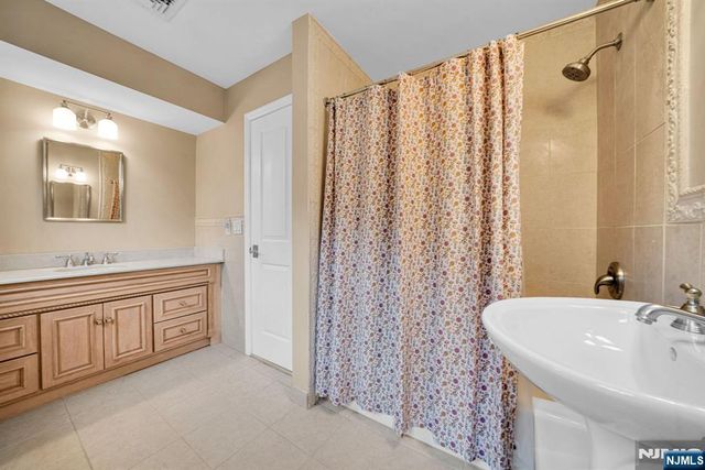 687 East Drive, Oradell, NJ 07649