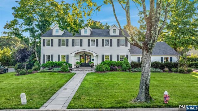 687 East Drive, Oradell, NJ 07649