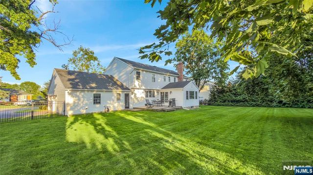 687 East Drive, Oradell, NJ 07649
