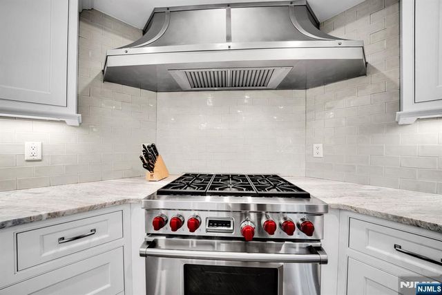 687 East Drive, Oradell, NJ 07649