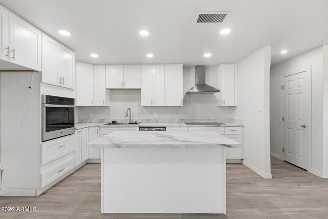 7935 W EARLL Drive, Phoenix, AZ 85033